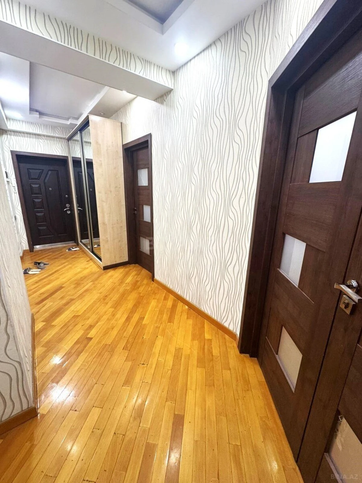 Kirayə verilir 4 otaqlı mənzil 140 m²
