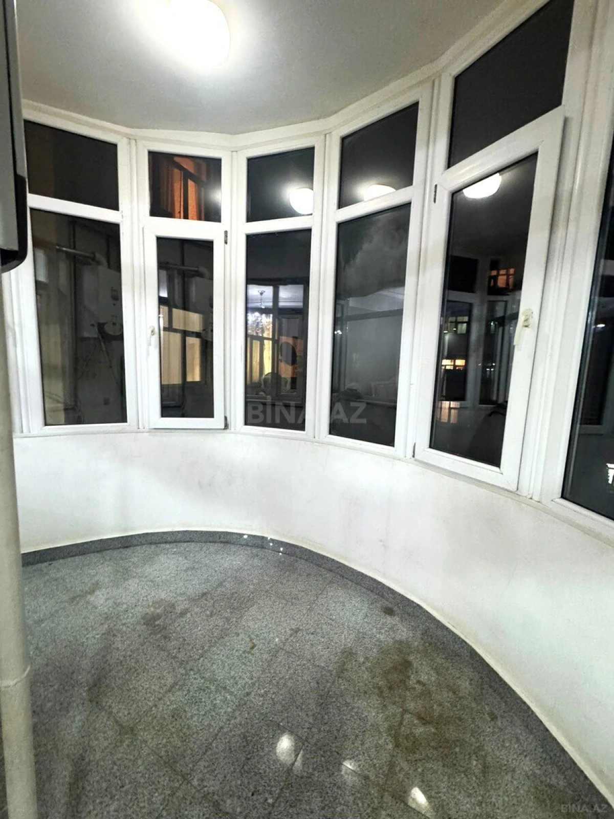 Kirayə verilir 4 otaqlı mənzil 140 m²