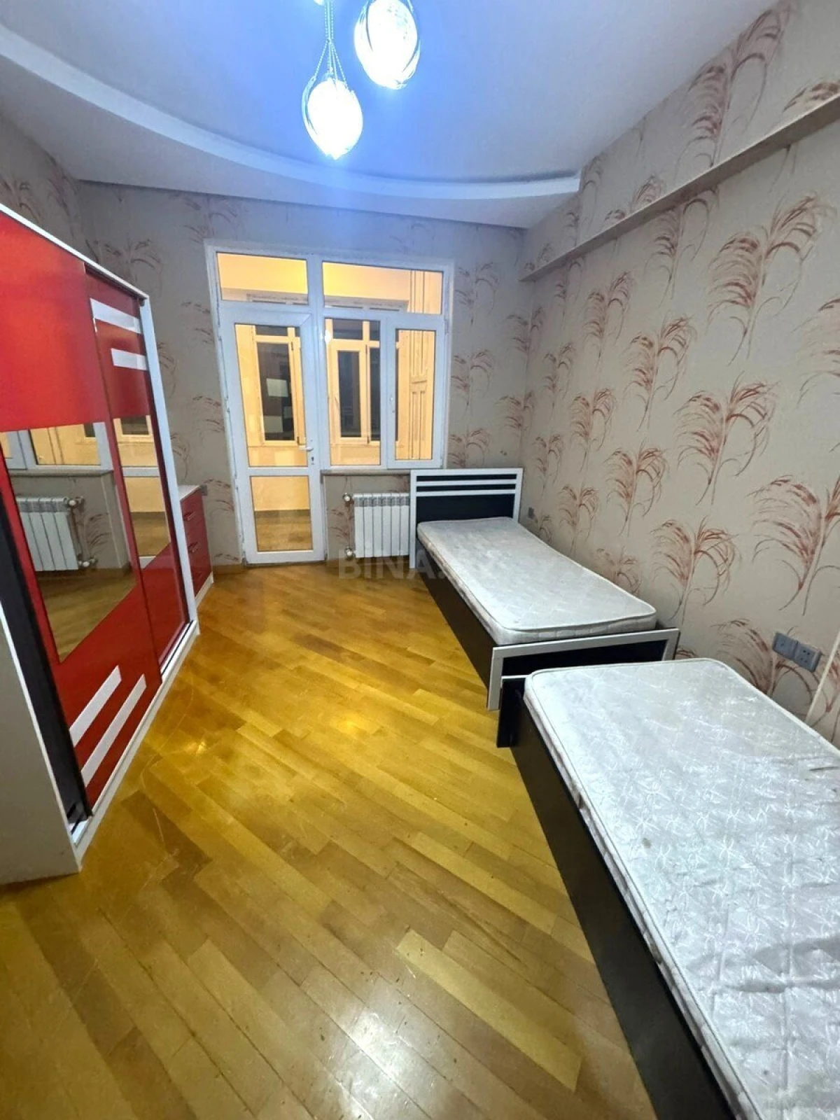 Kirayə verilir 4 otaqlı mənzil 140 m²