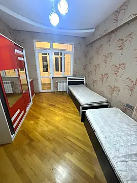 Kirayə verilir 4 otaqlı mənzil 140 m²