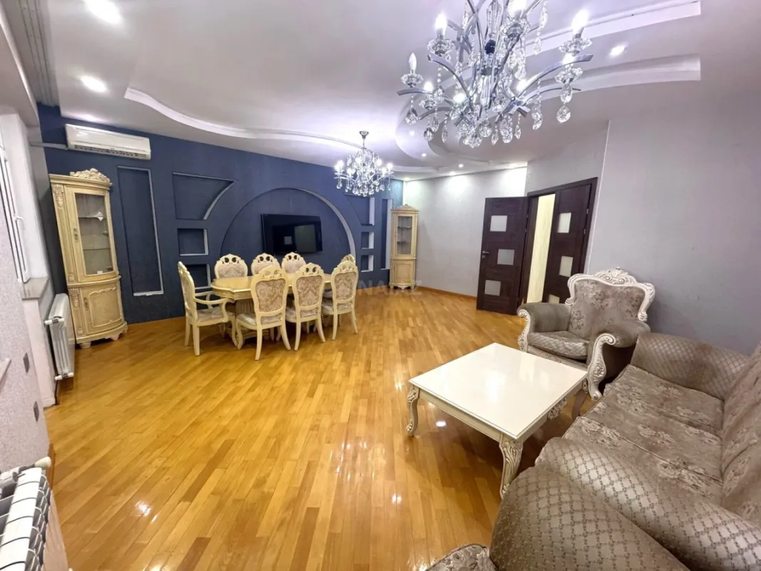 Kirayə verilir 4 otaqlı mənzil 140 m²