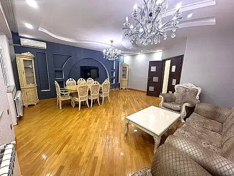 Kirayə verilir 4 otaqlı mənzil 140 m²