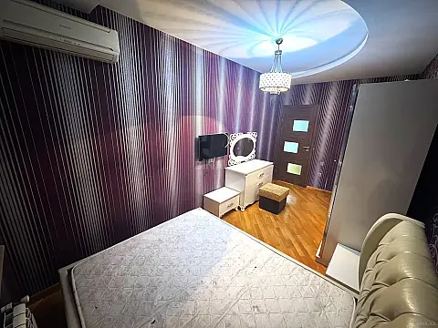 Kirayə verilir 4 otaqlı mənzil 140 m²