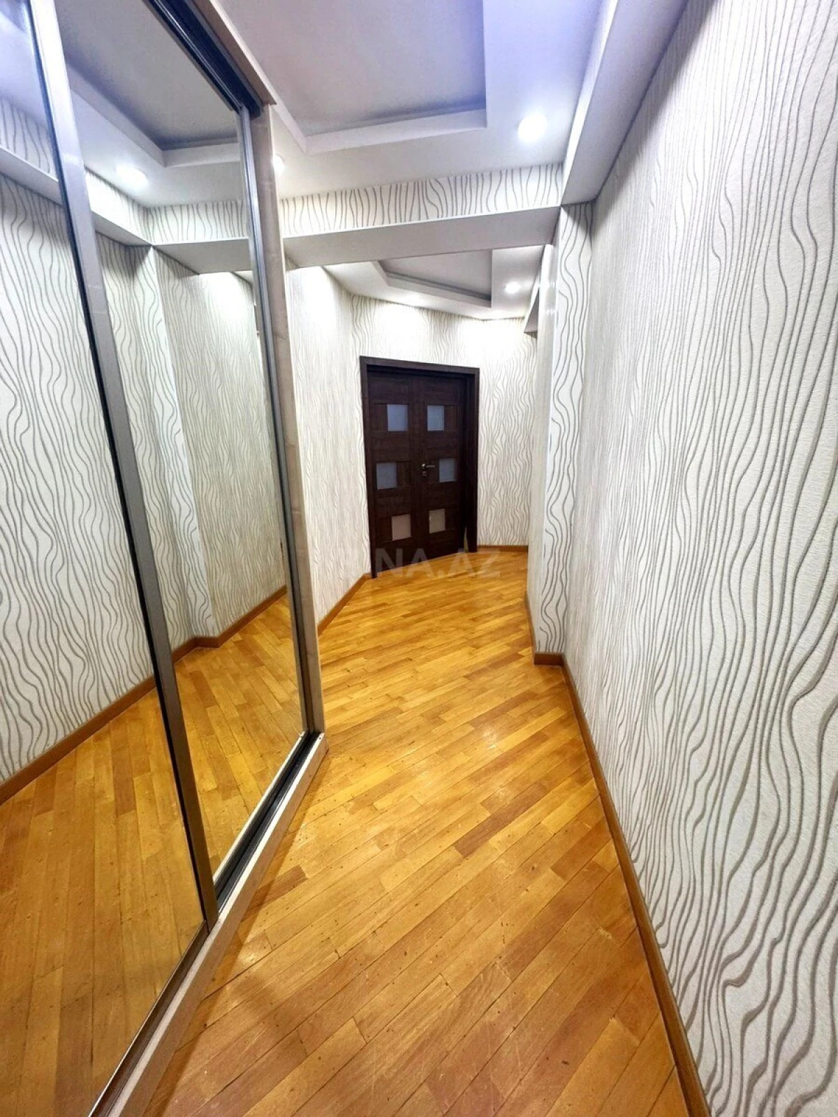 Kirayə verilir 4 otaqlı mənzil 140 m²