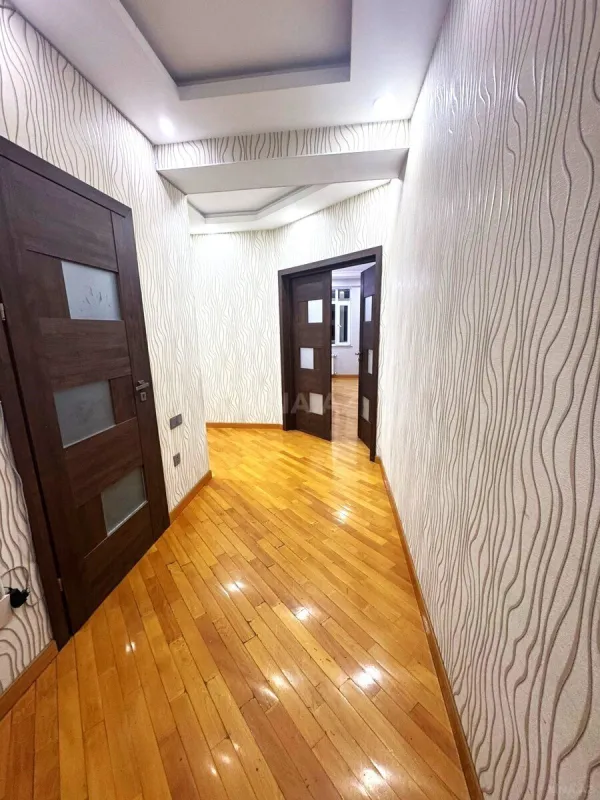 Kirayə verilir 4 otaqlı mənzil 140 m²