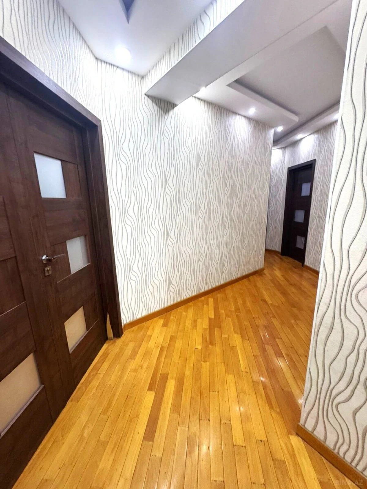 Kirayə verilir 4 otaqlı mənzil 140 m²