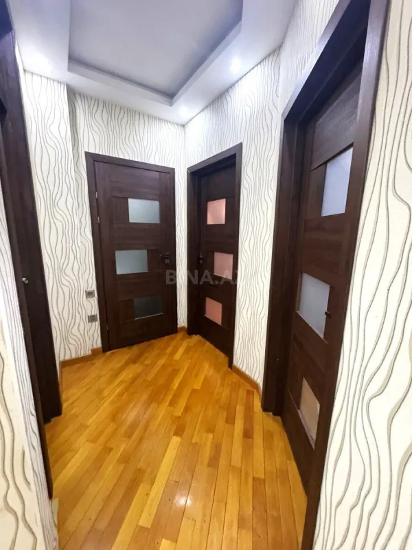Kirayə verilir 4 otaqlı mənzil 140 m²