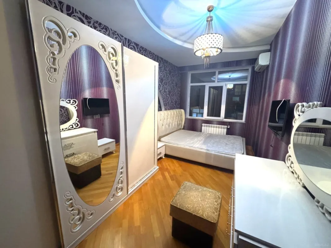 Kirayə verilir 4 otaqlı mənzil 140 m²