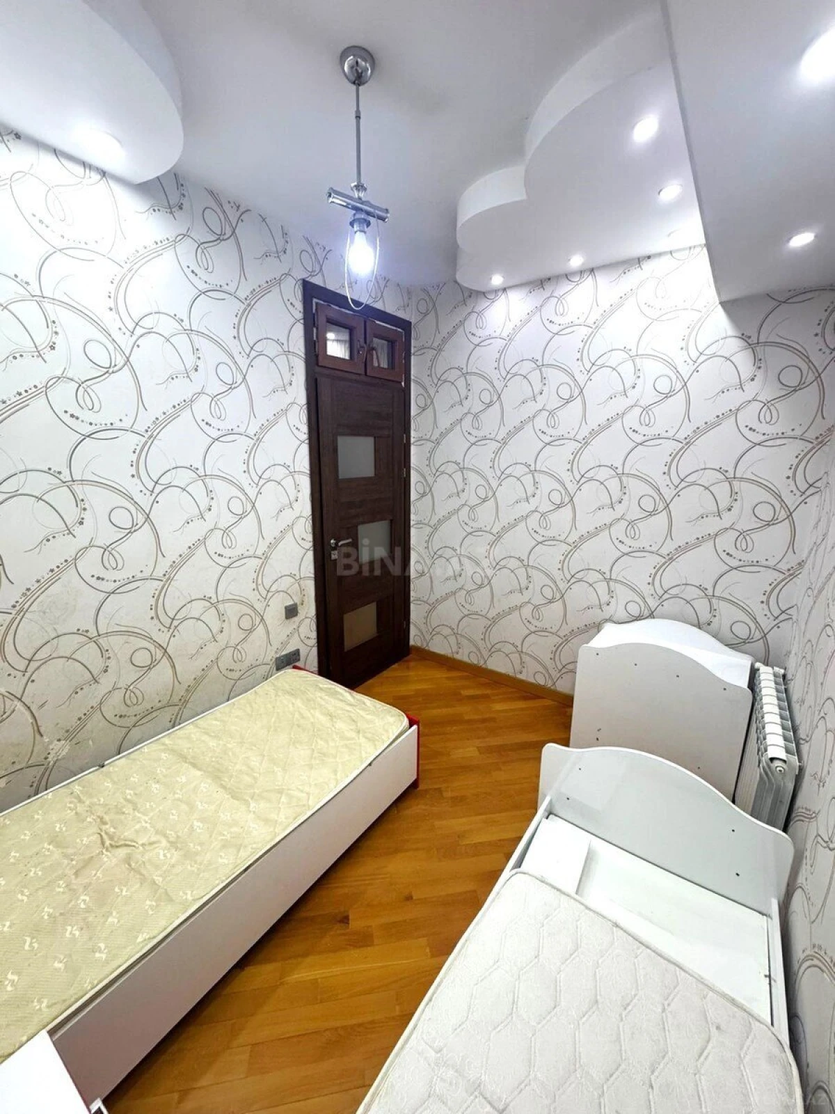 Kirayə verilir 4 otaqlı mənzil 140 m²