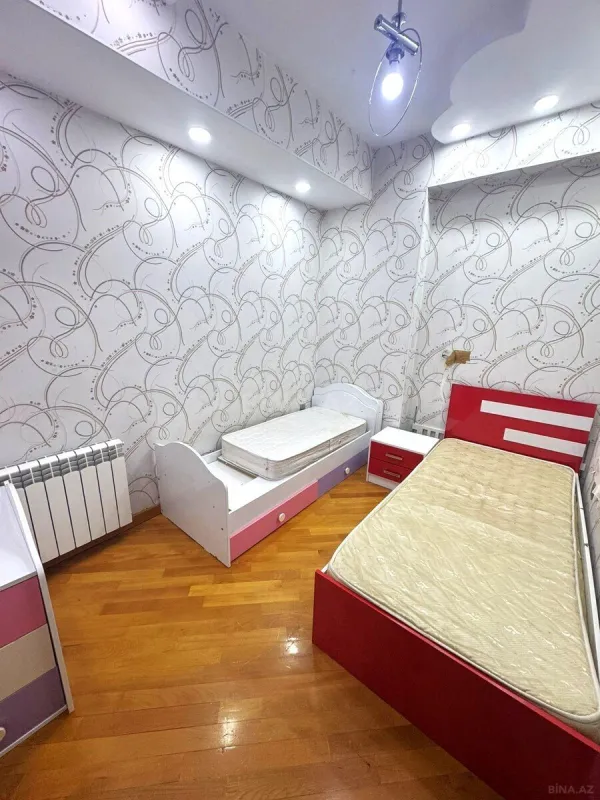 Kirayə verilir 4 otaqlı mənzil 140 m²