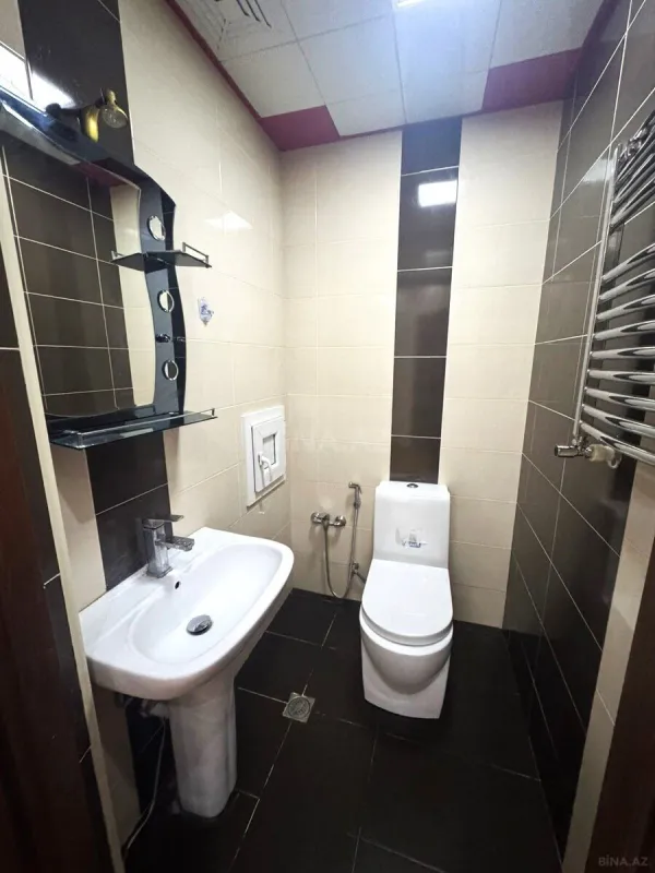 Kirayə verilir 4 otaqlı mənzil 140 m²