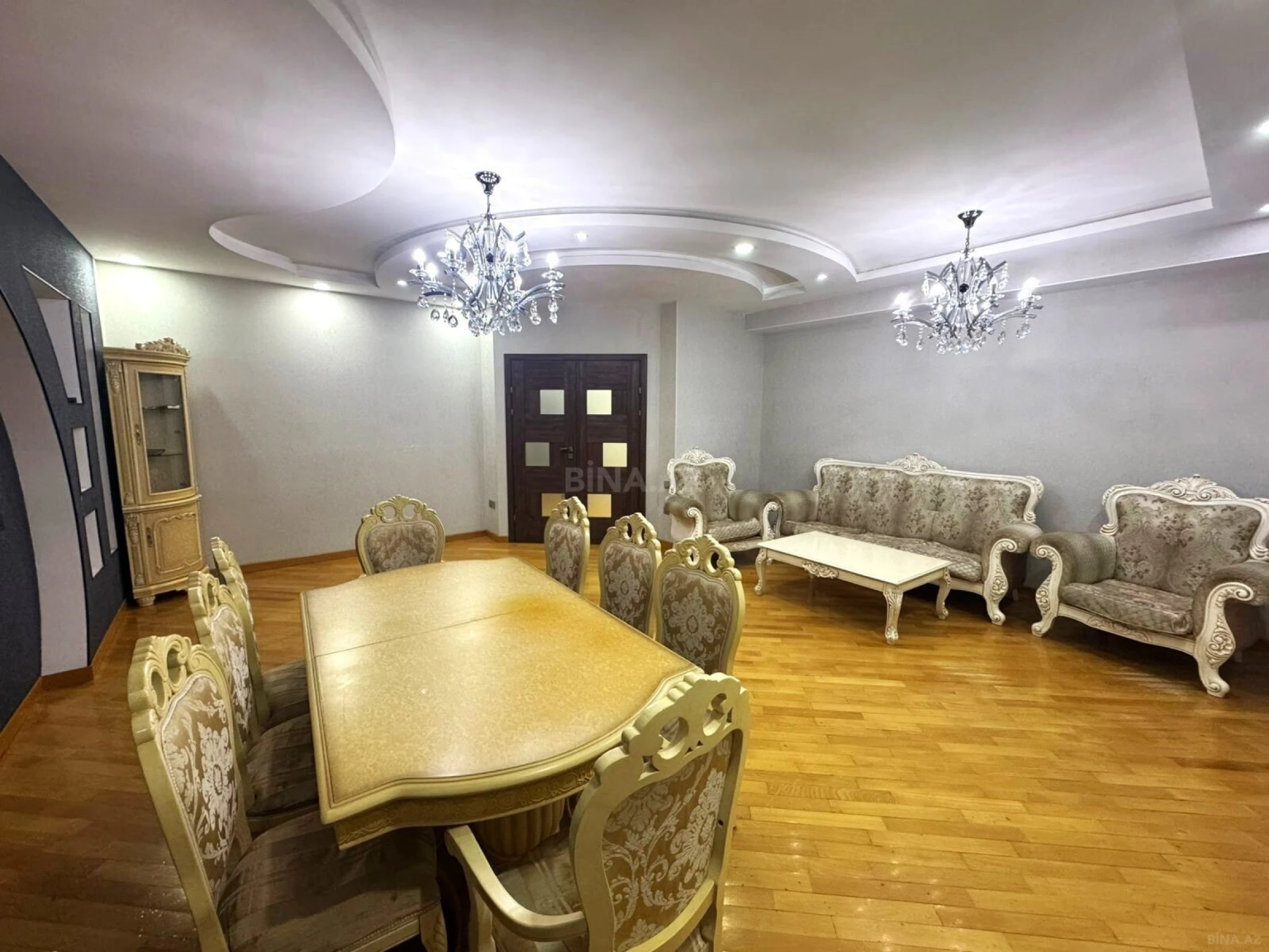 Kirayə verilir 4 otaqlı mənzil 140 m²