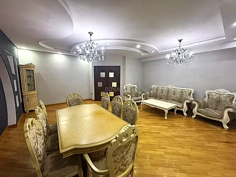 Kirayə verilir 4 otaqlı mənzil 140 m²