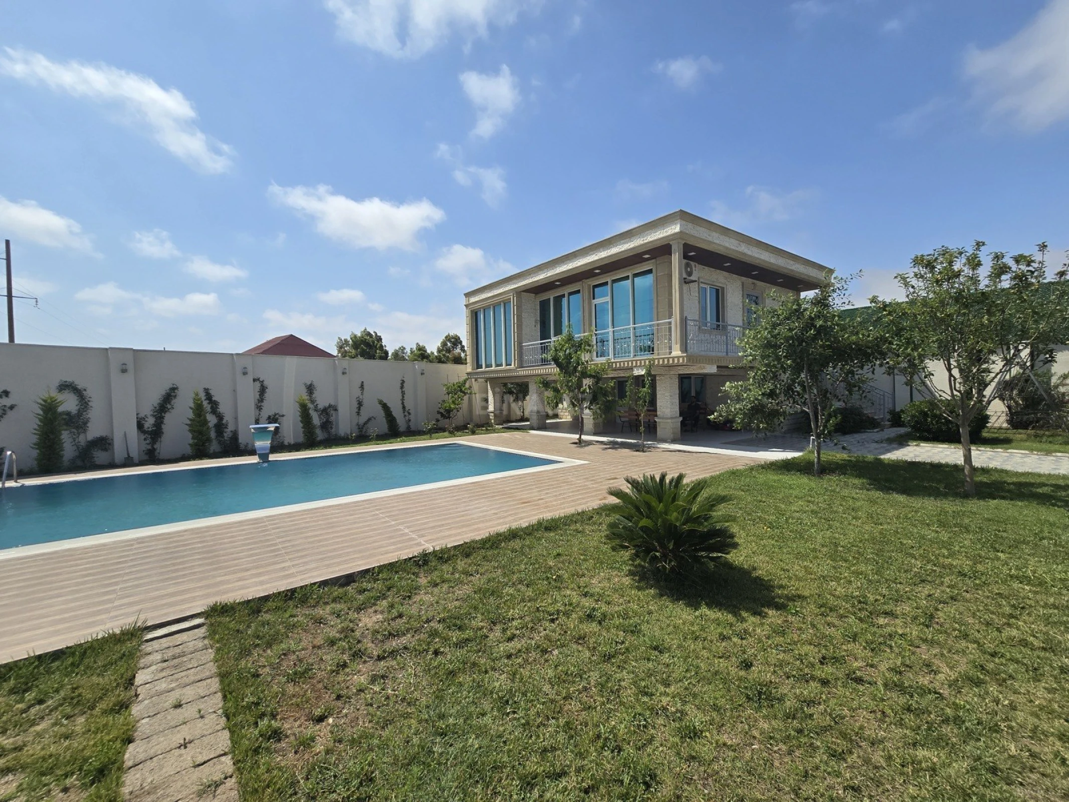 Kirayə verilir 4 otaqlı həyət evi 220 m²