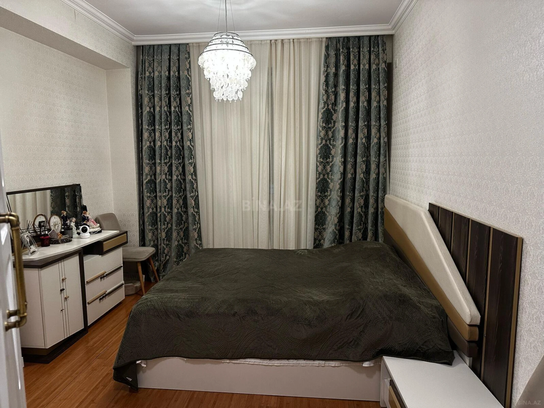 Satılır 2 otaqlı mənzil 77 m²