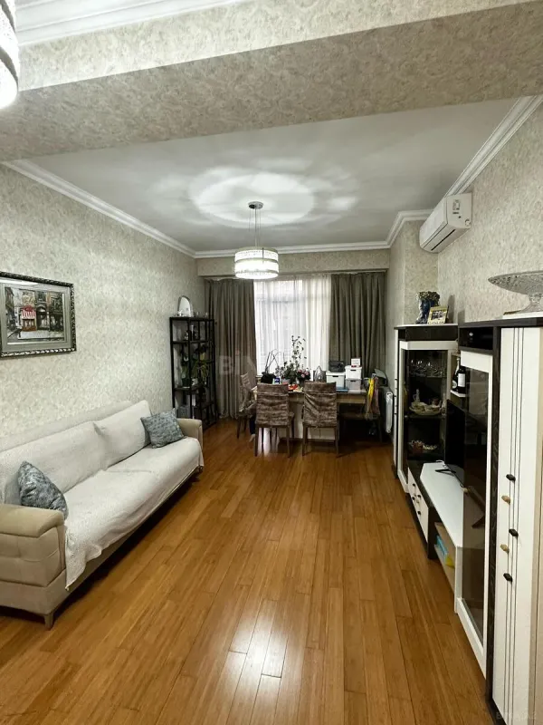 Satılır 2 otaqlı mənzil 77 m²