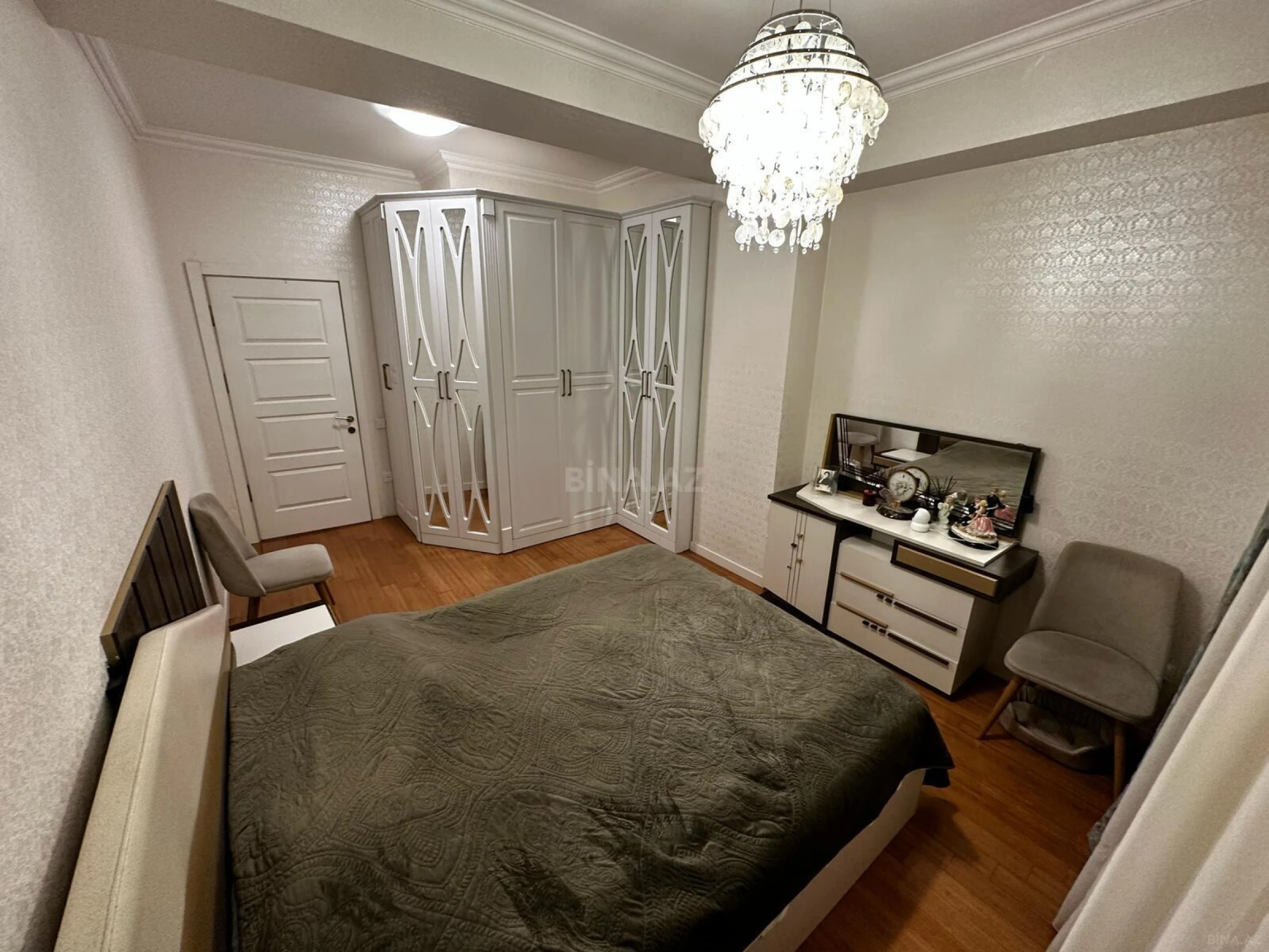Satılır 2 otaqlı mənzil 77 m²