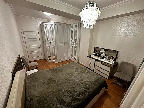 Satılır 2 otaqlı mənzil 77 m²