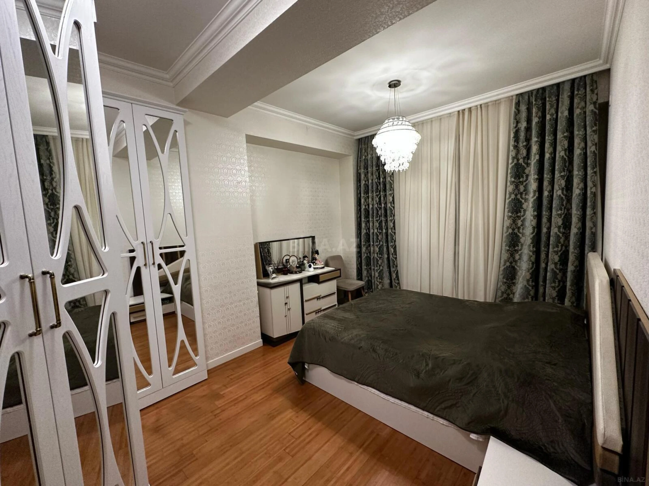 Satılır 2 otaqlı mənzil 77 m²