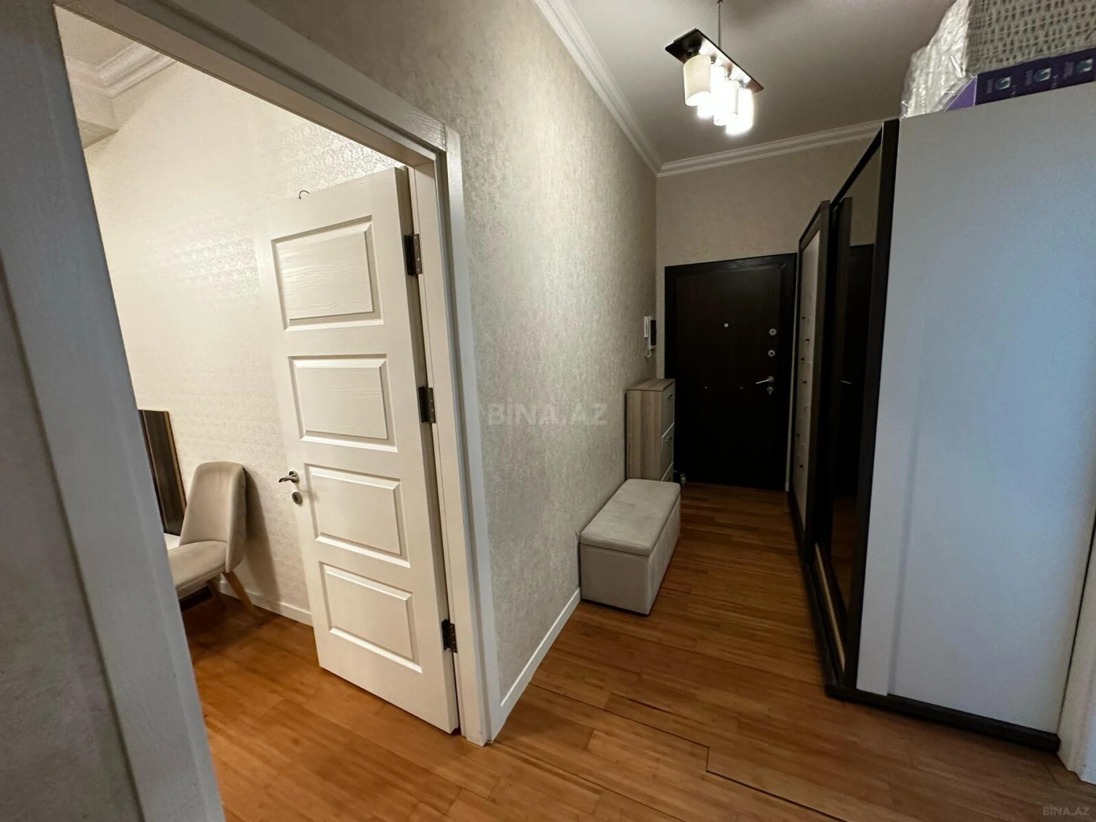 Satılır 2 otaqlı mənzil 77 m²