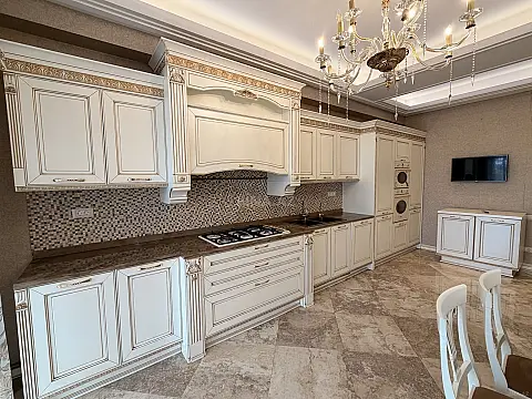 Kirayə verilir 4 otaqlı mənzil 250 m²