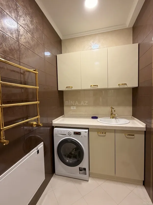 Kirayə verilir 4 otaqlı mənzil 250 m²