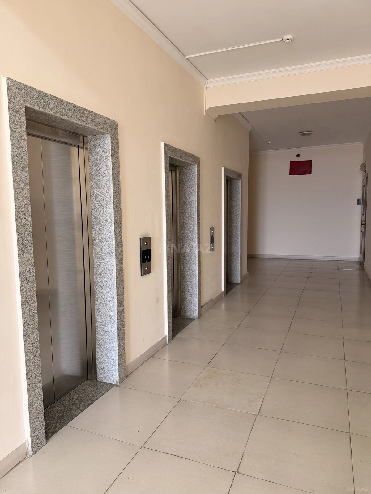Kirayə verilir 4 otaqlı mənzil 250 m²