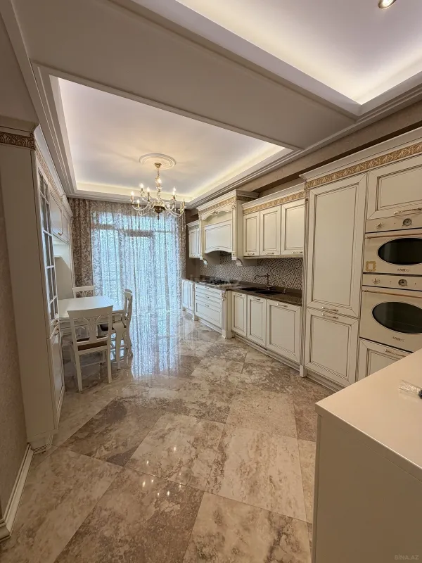 Kirayə verilir 4 otaqlı mənzil 250 m²
