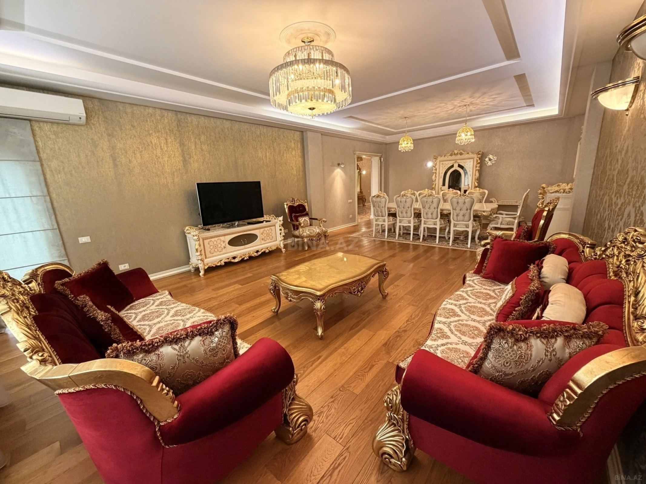 Kirayə verilir 4 otaqlı mənzil 250 m²