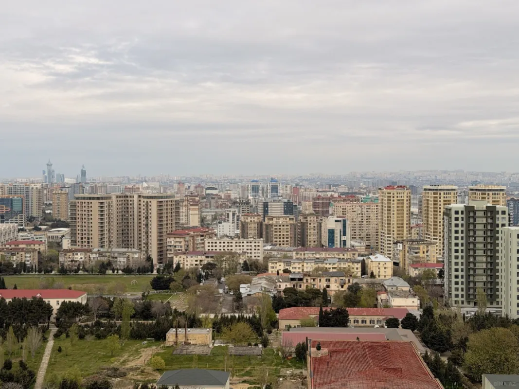 Kirayə verilir 4 otaqlı mənzil 250 m²