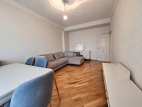 Kirayə verilir 2 otaqlı mənzil 70 m²