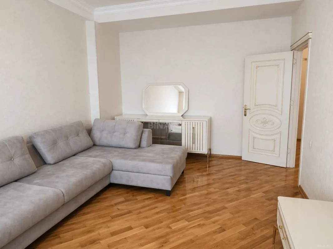Kirayə verilir 2 otaqlı mənzil 70 m²