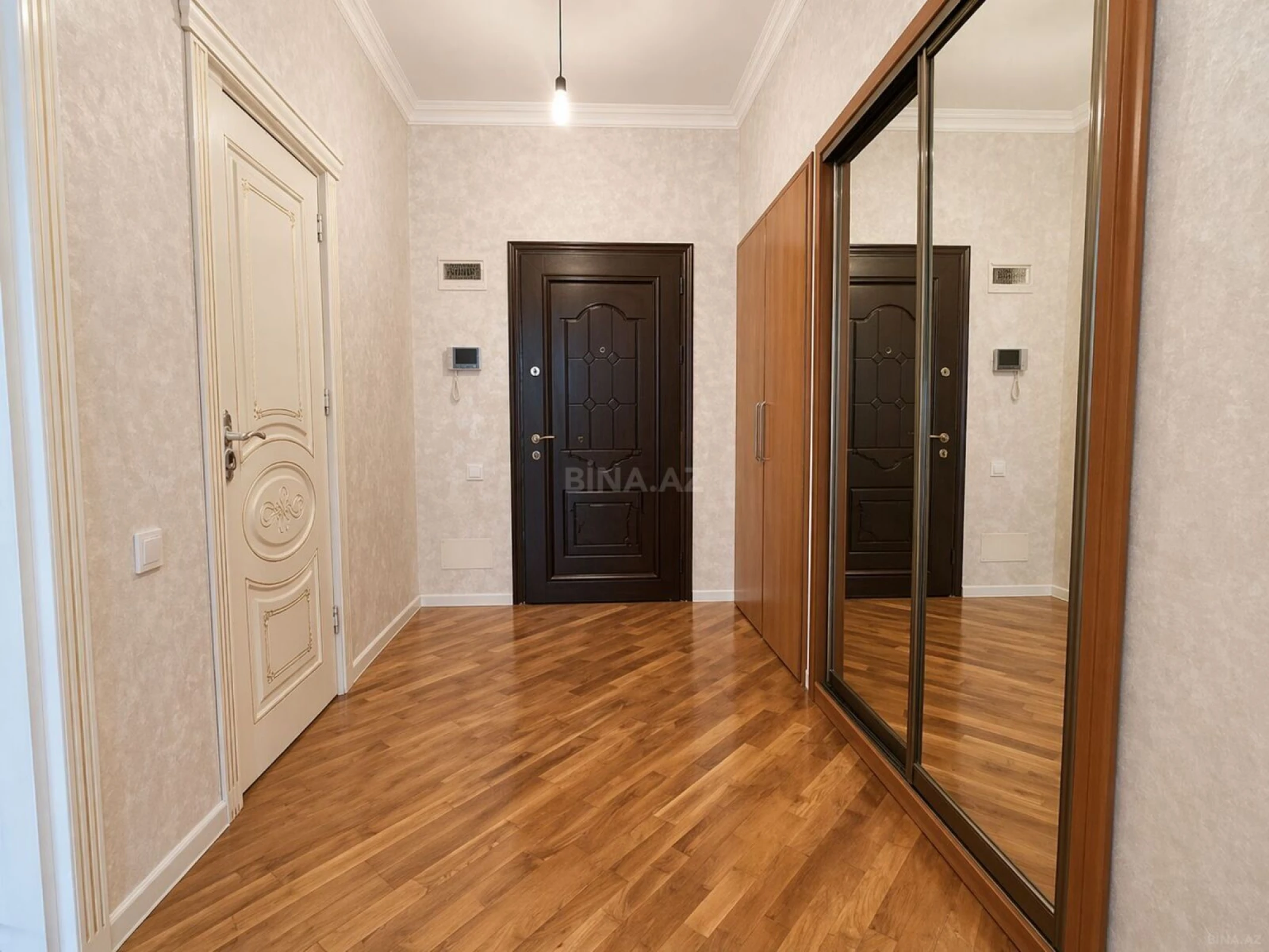 Kirayə verilir 2 otaqlı mənzil 70 m²