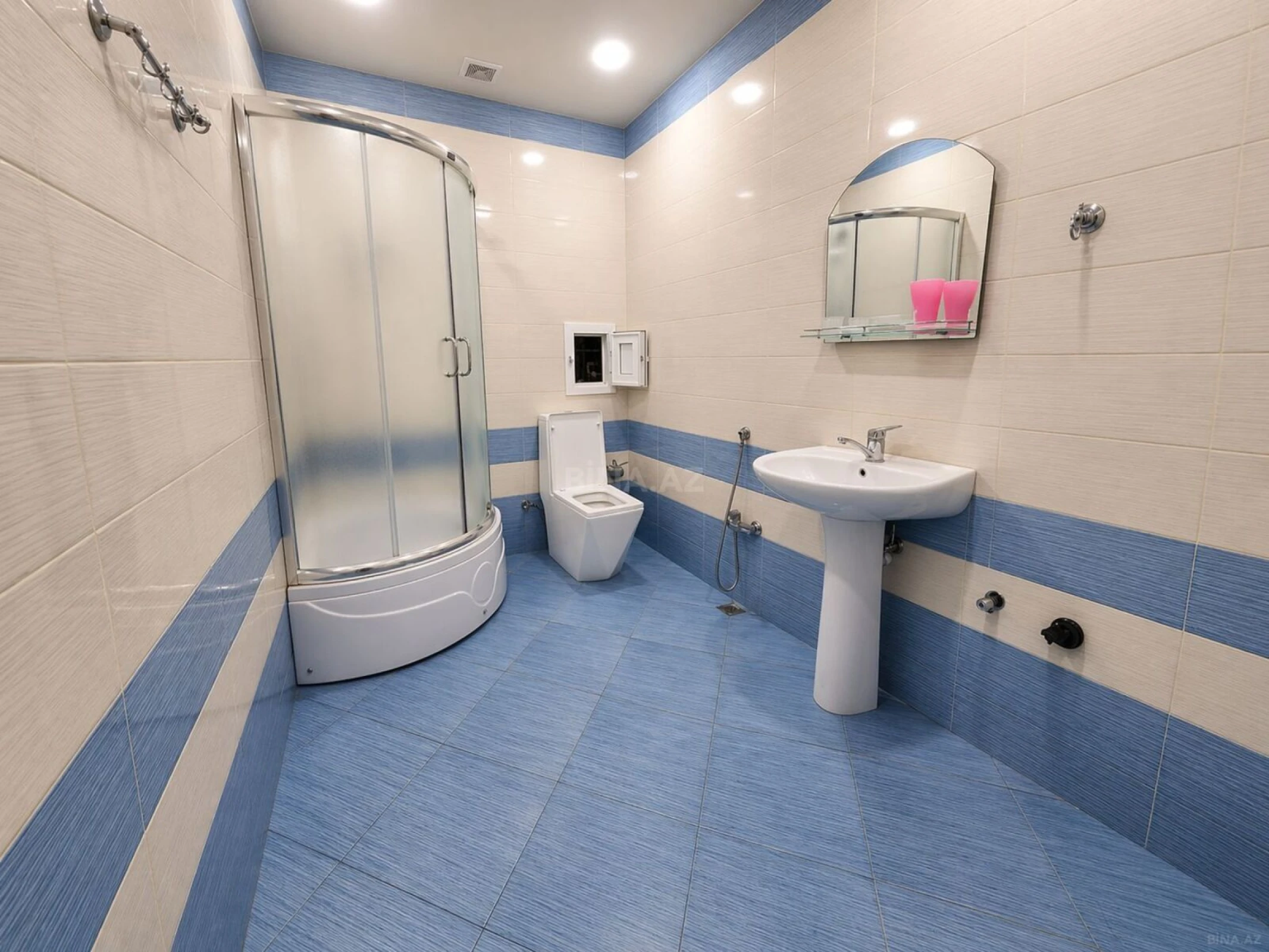 Kirayə verilir 2 otaqlı mənzil 70 m²