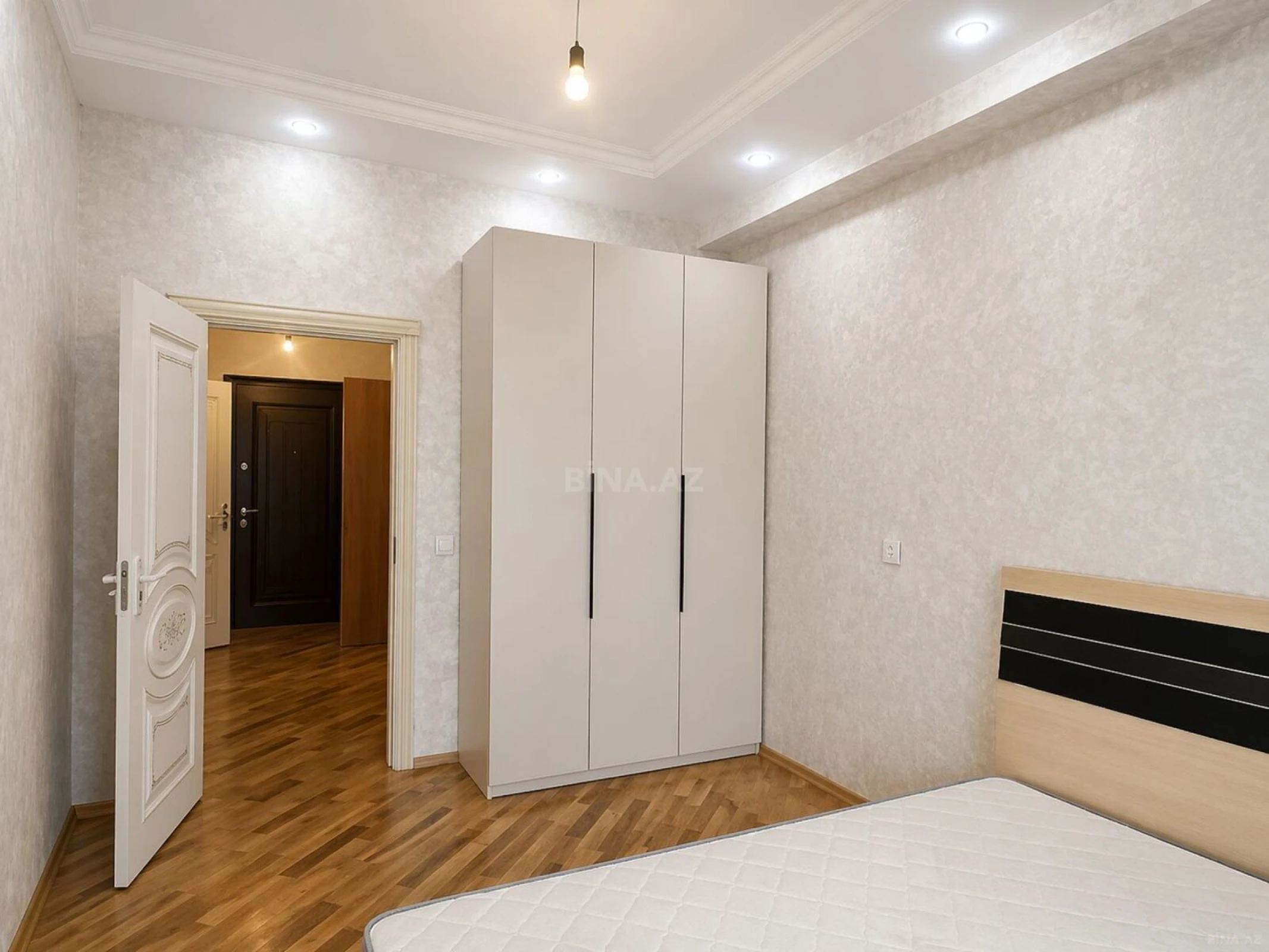 Kirayə verilir 2 otaqlı mənzil 70 m²