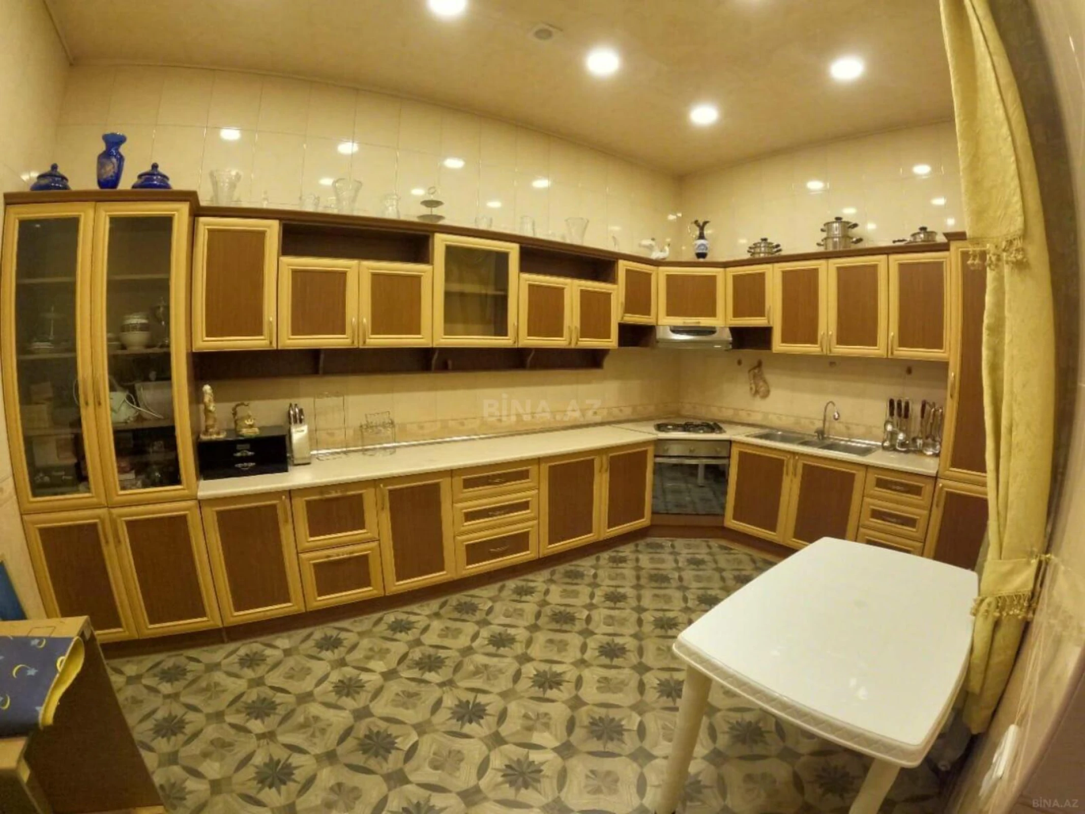 Satılır 6 otaqlı həyət evi 600 m²