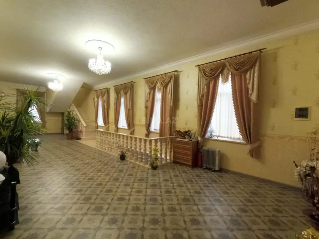 Satılır 6 otaqlı həyət evi 600 m²