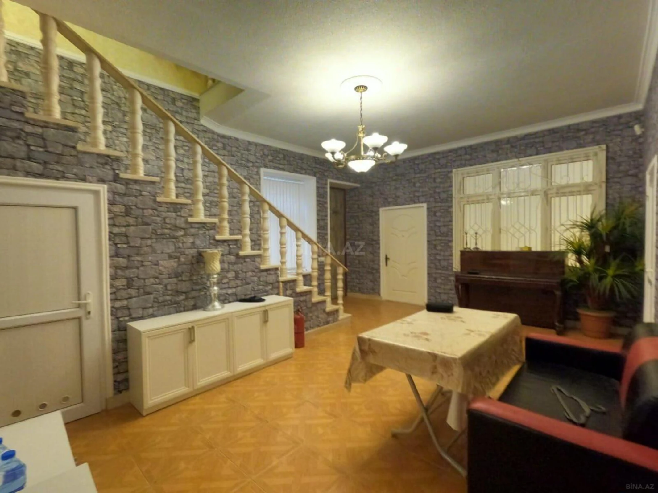 Satılır 6 otaqlı həyət evi 600 m²