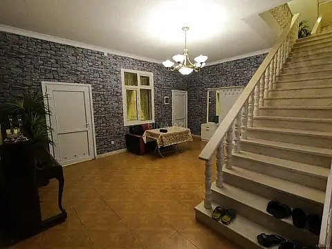 Satılır 6 otaqlı həyət evi 600 m²