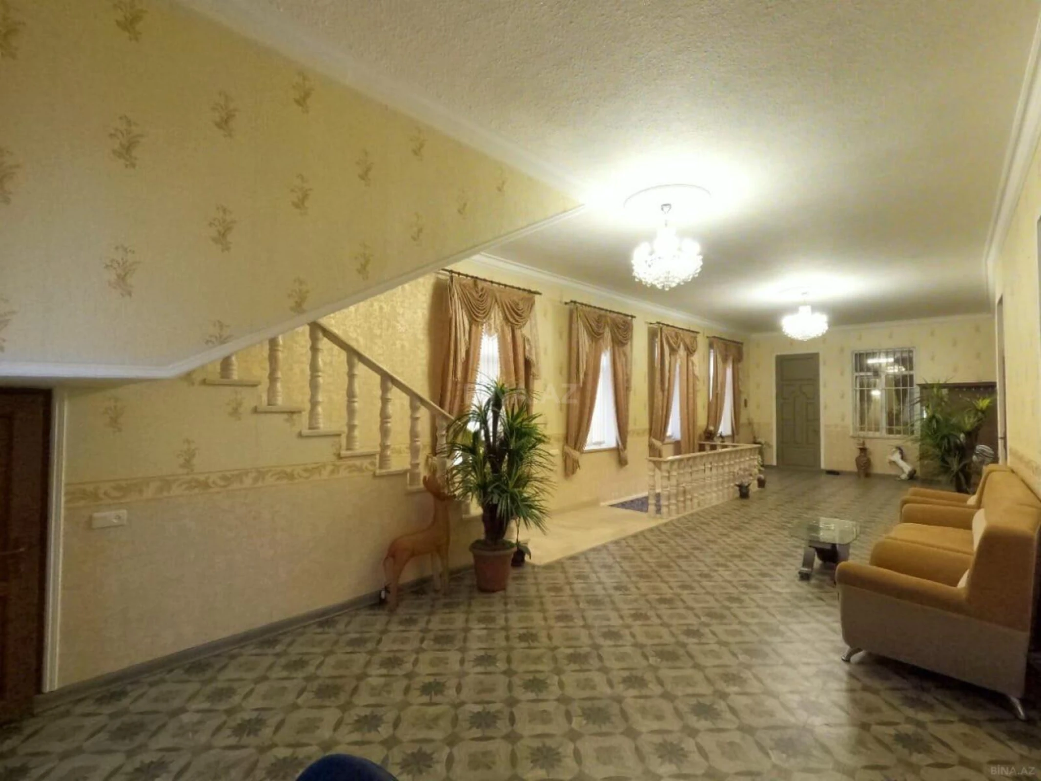 Satılır 6 otaqlı həyət evi 600 m²