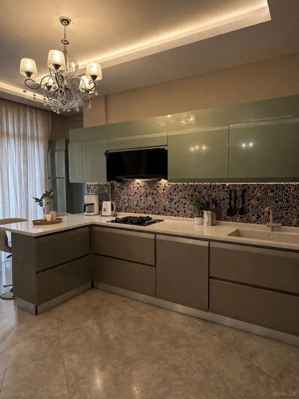 Kirayə verilir 4 otaqlı mənzil 145 m²