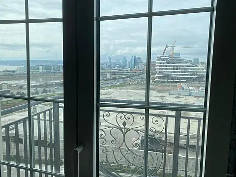 Satılır 5 otaqlı mənzil 186 m²