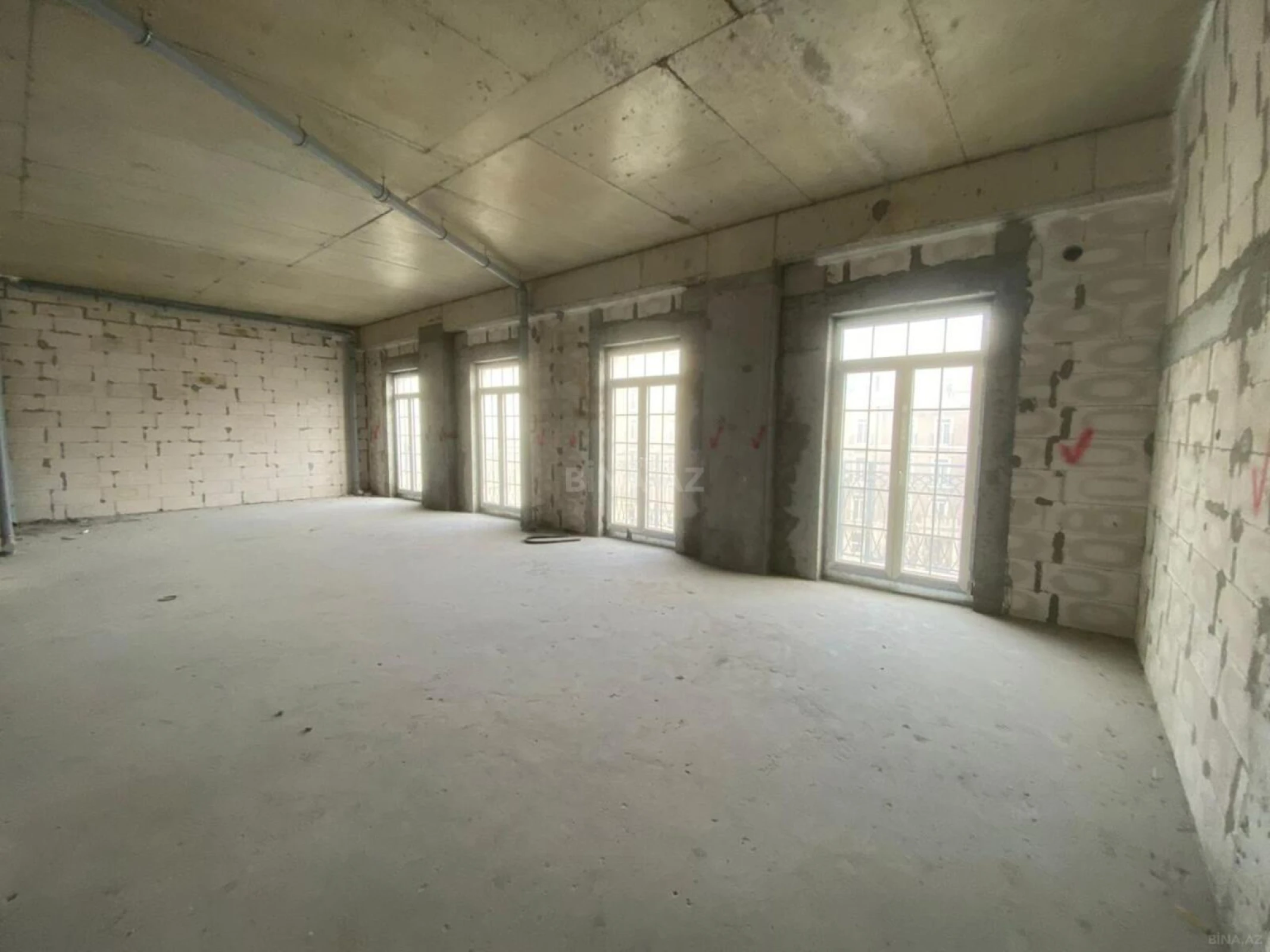 Satılır 5 otaqlı mənzil 186 m²
