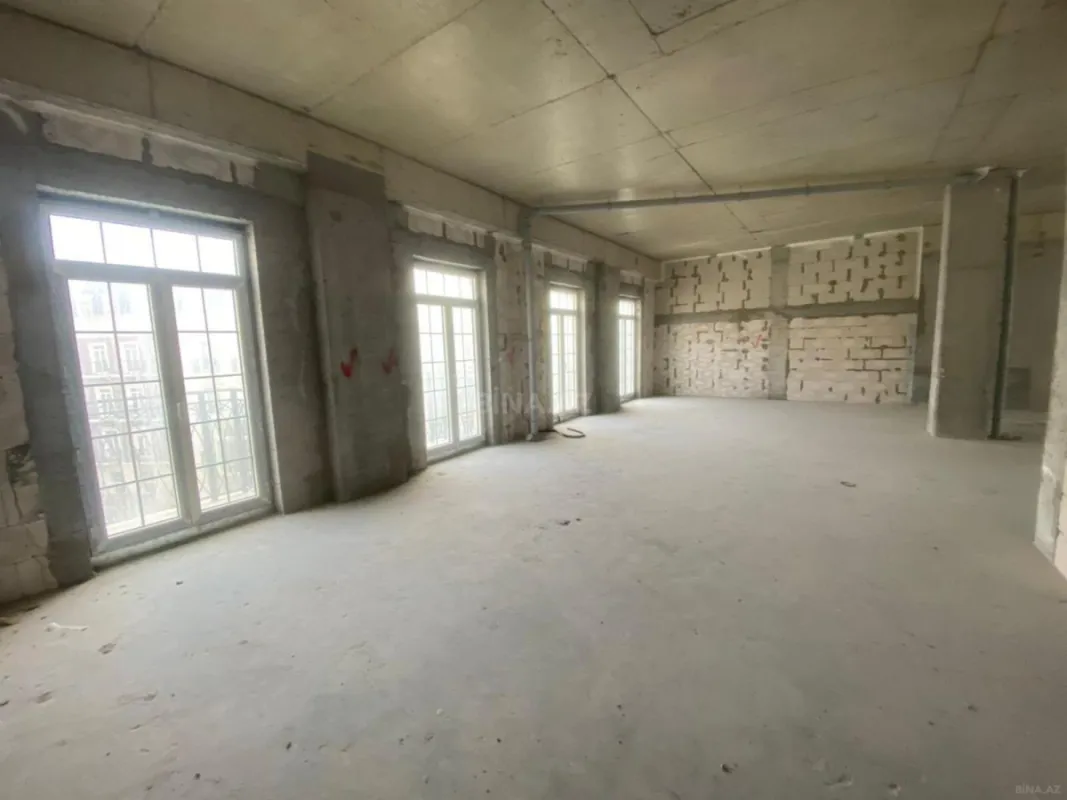 Satılır 5 otaqlı mənzil 186 m²