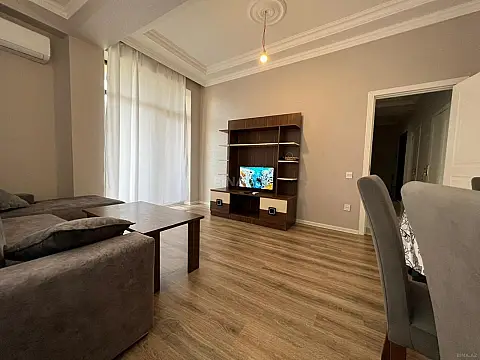 Kirayə verilir 2 otaqlı mənzil 80 m²