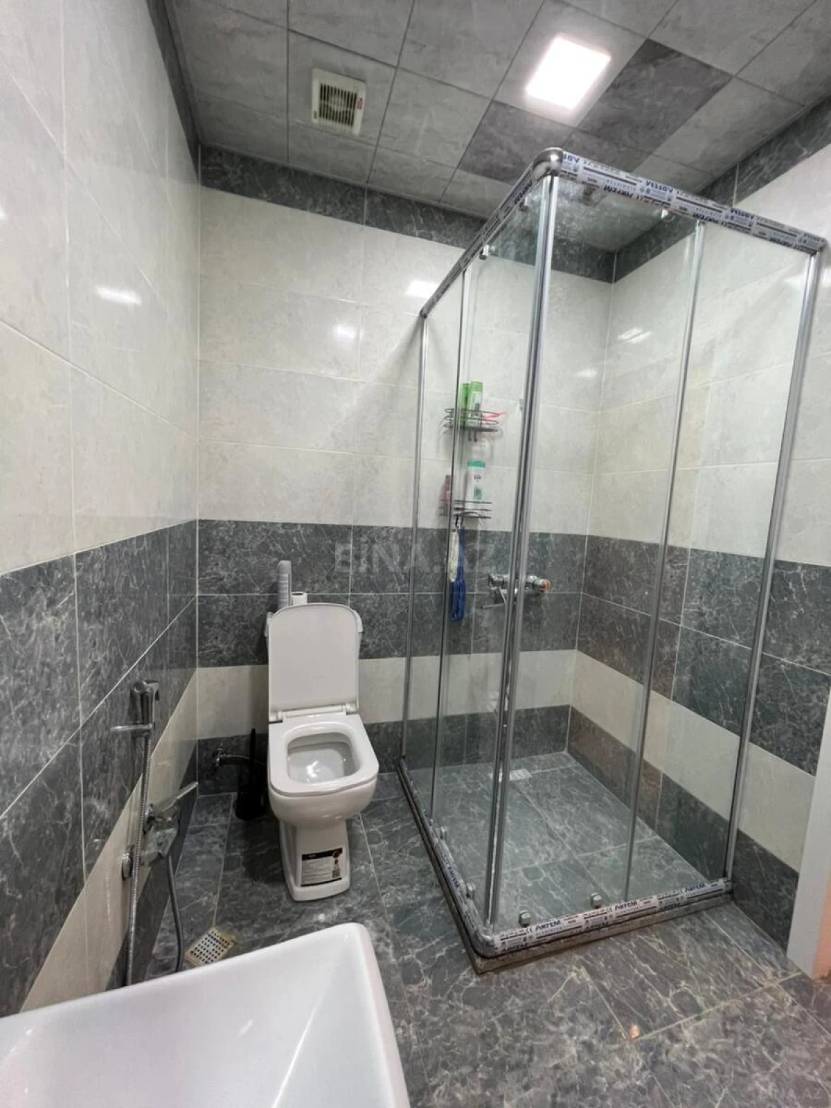 Kirayə verilir 2 otaqlı mənzil 80 m²