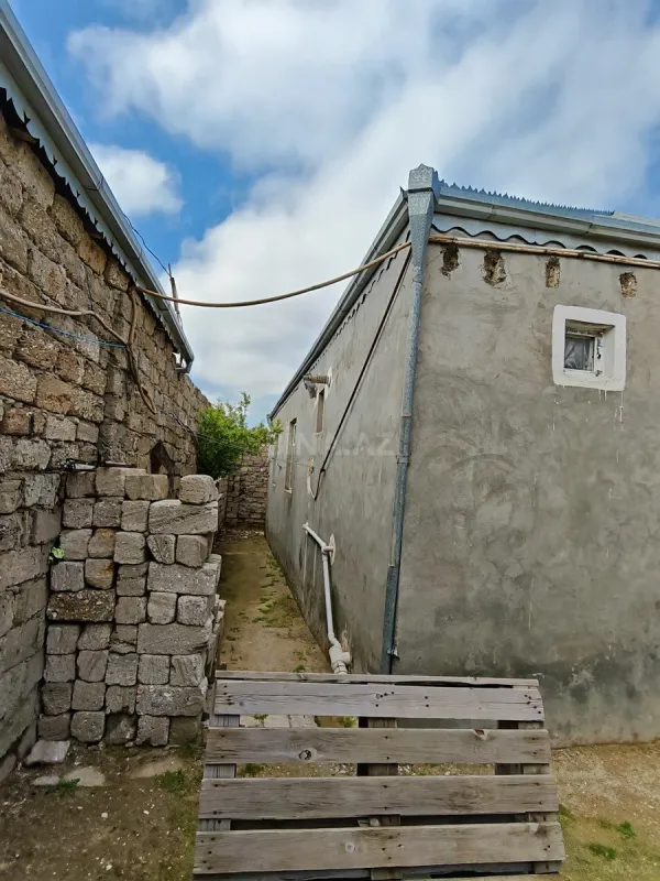Satılır 4 otaqlı həyət evi 140 m²