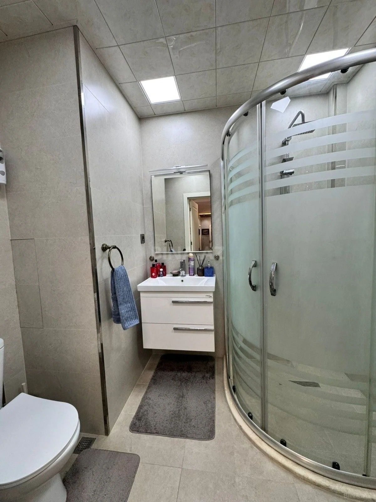 Satılır 4 otaqlı mənzil 220 m²