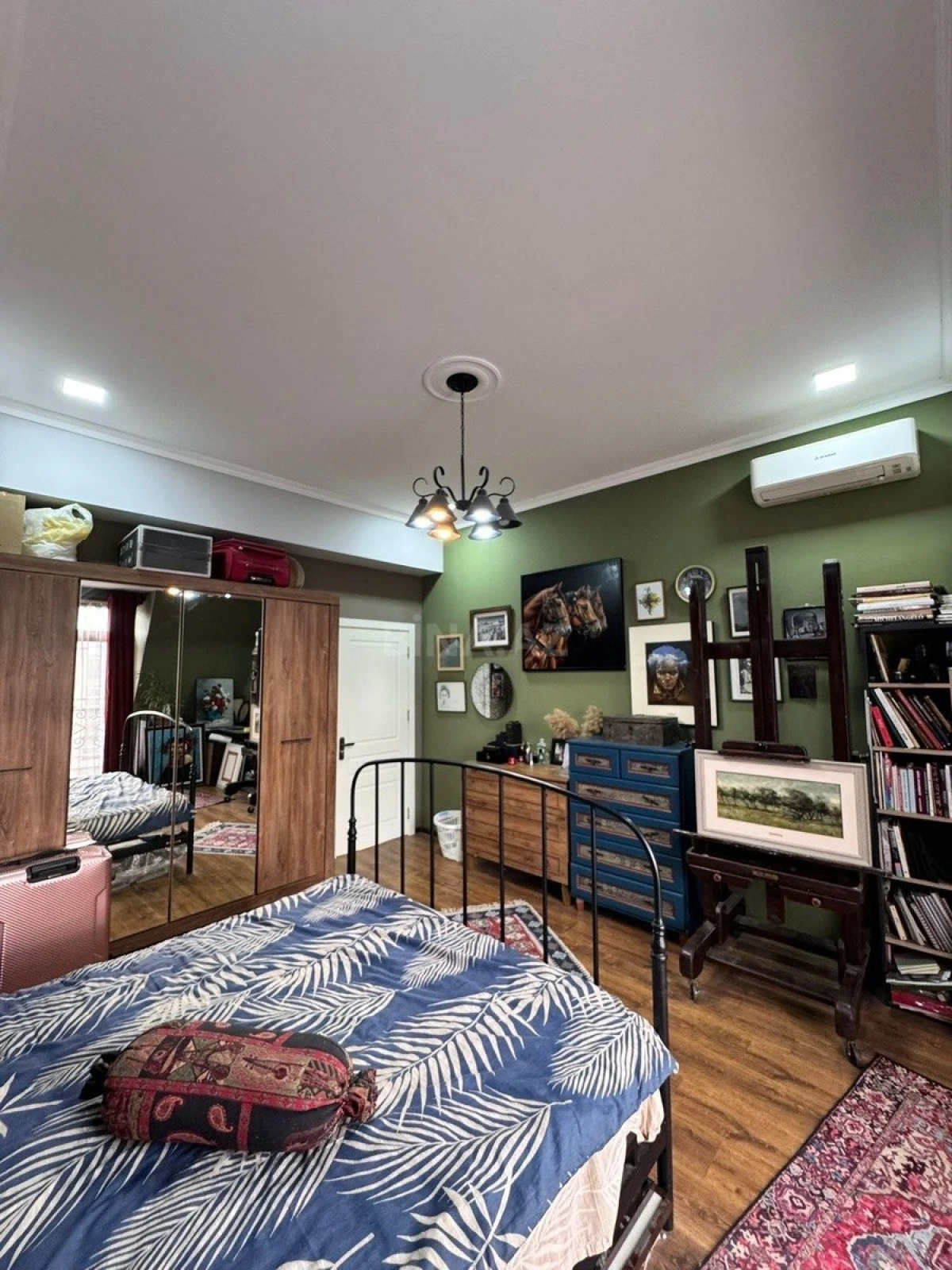 Satılır 4 otaqlı mənzil 220 m²