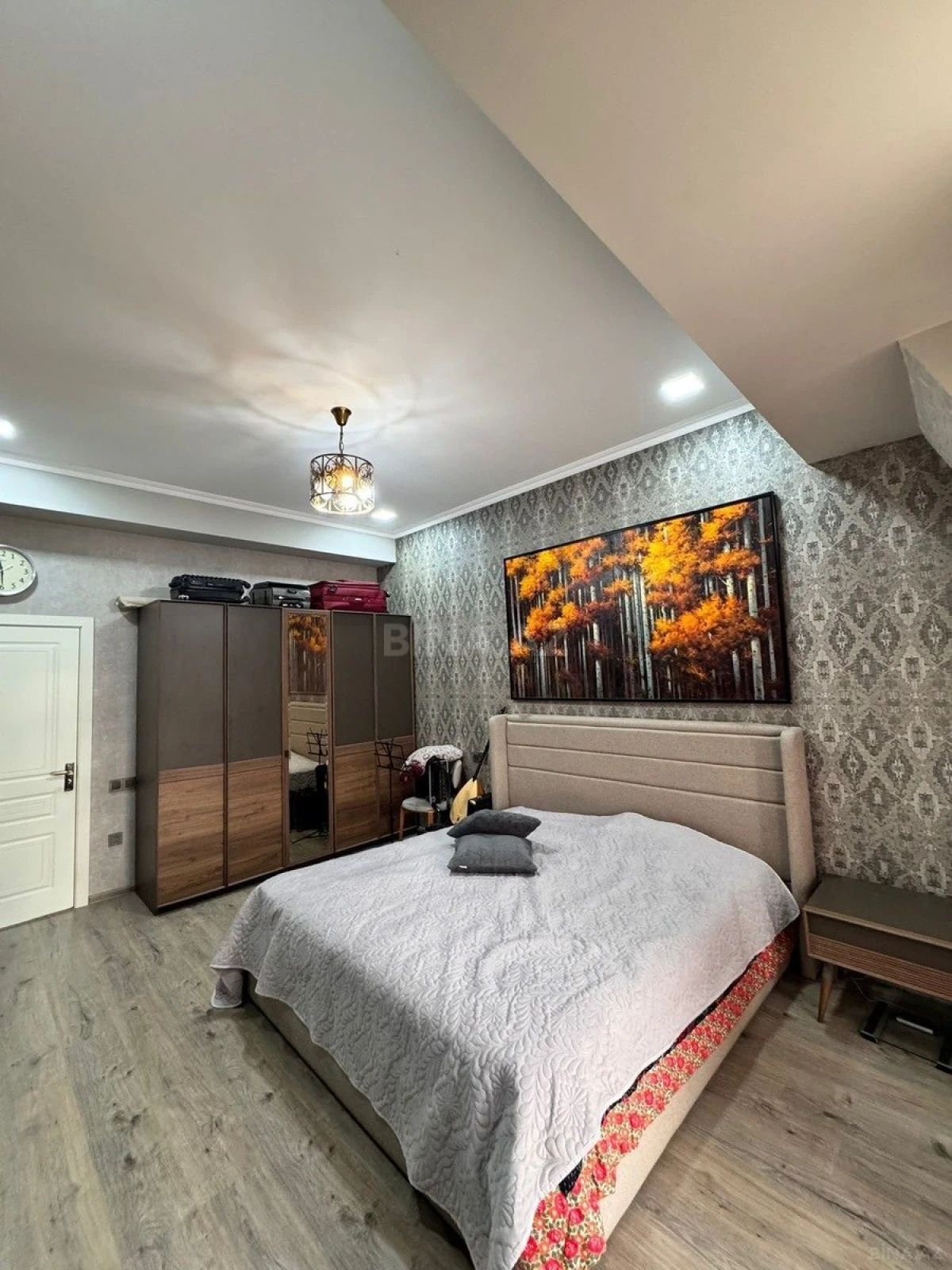 Satılır 4 otaqlı mənzil 220 m²